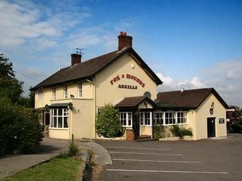 The Fox & Hounds Hotel Swindon Exterior photo